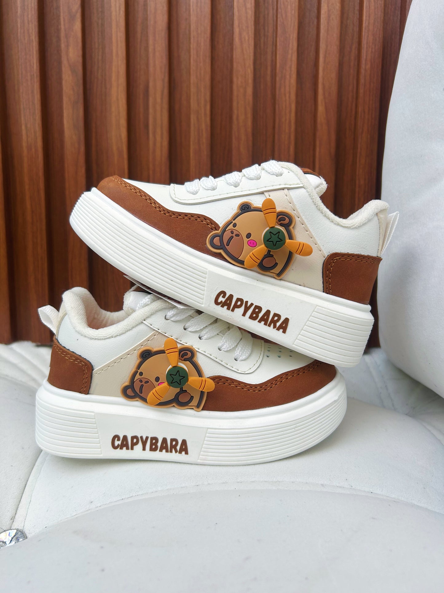 CapiGiro™ – Zapatos infantiles con detalle giratorio👟🌀